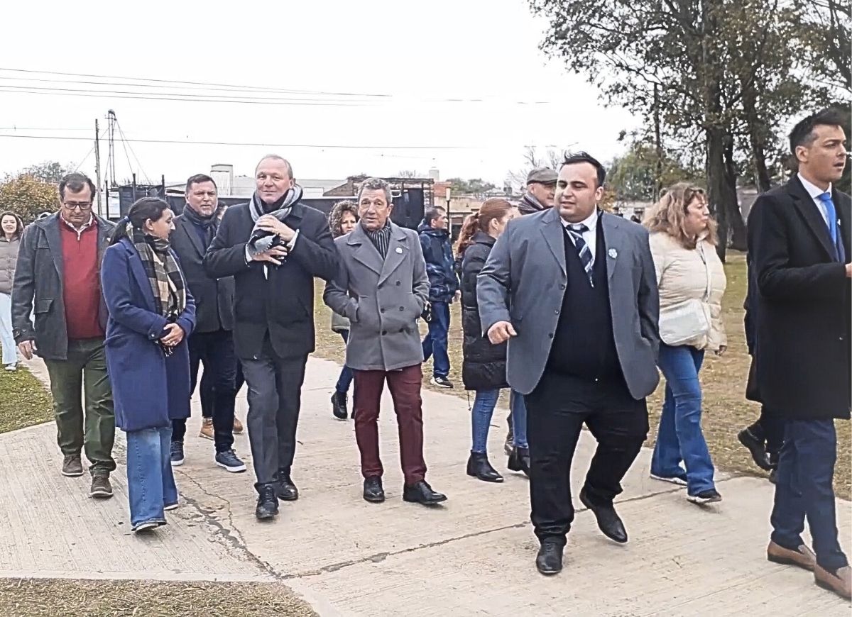 Los tres intendentes del Gran Río Cuarto encabezaron los festejos del 25 de Mayo en Las Higueras - imagen 8